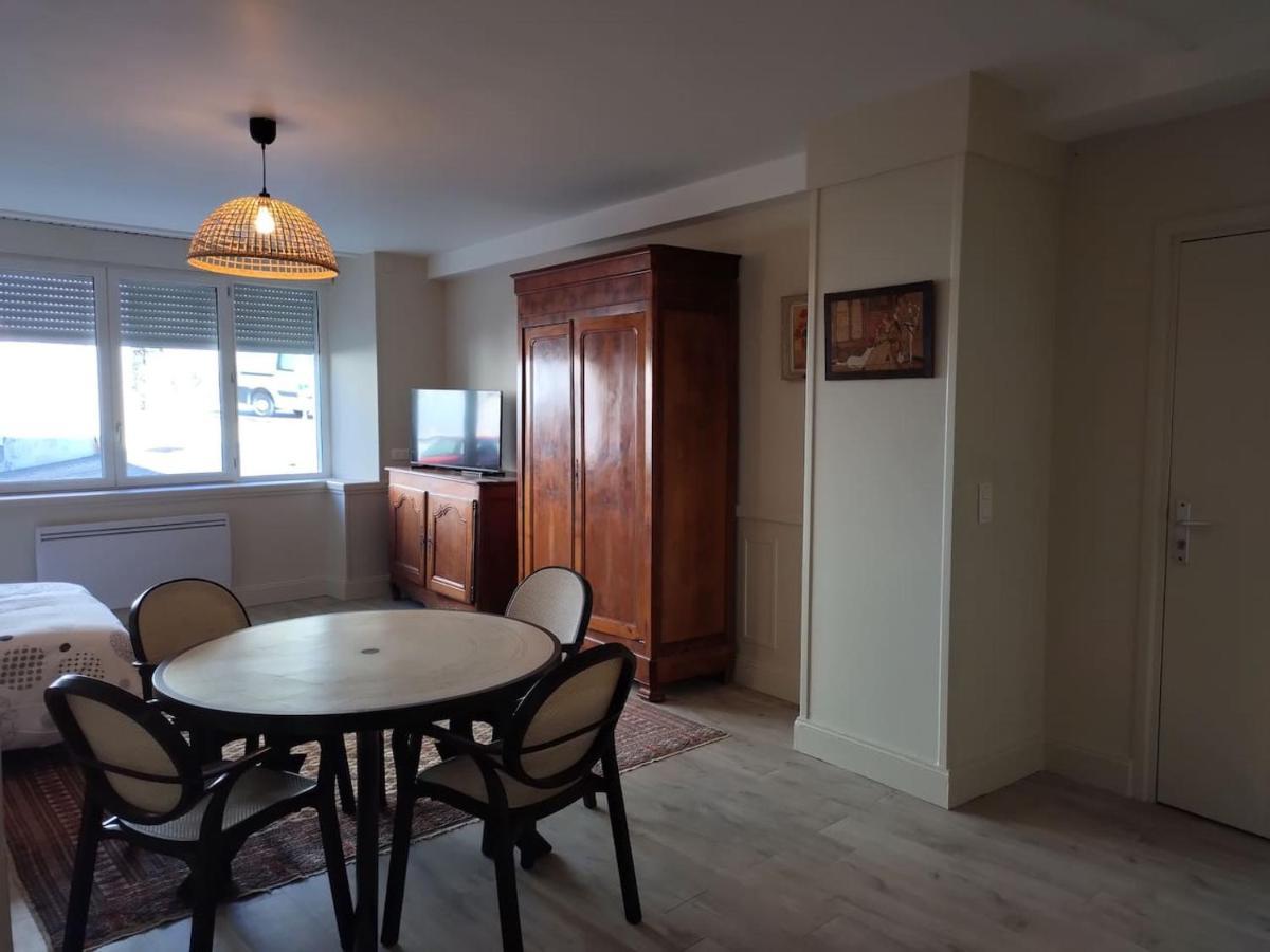 Tres Grand Au Pied Du Plateau D'angouleme. Apartment *